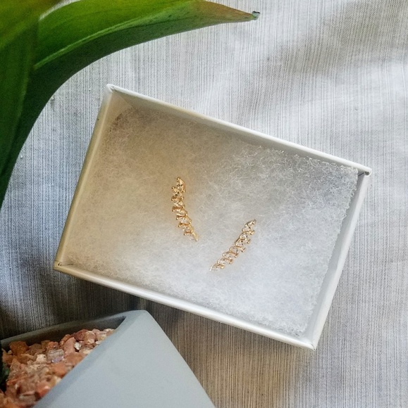 GOLD CRAWLER EARRINGS - Picture 2 of 3